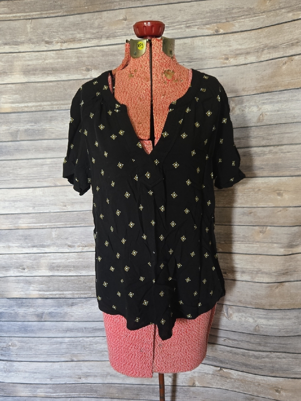 Old Navy Black Short Sleeve V-Neck Blouse with Gold Diamond Motif